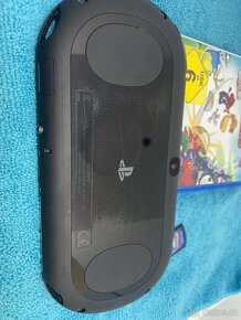 PS VITA PCH-2004+2hry a 4gb karta - 16