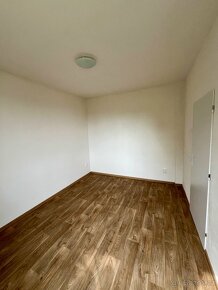 Pronájem Baťova půldomku 3+1 se 375m2 zahradou - 16