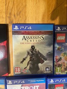 Playstation 4 Slim 1TB, ovladače, kabely, hry - 16