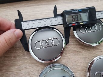 Poklicky AUDI kryty stredu disku kol - 16