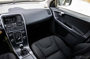 Volvo XC60 D5 Momentum AWD - 16