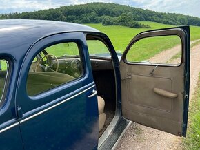 1938 Lincoln Zephyr - 16