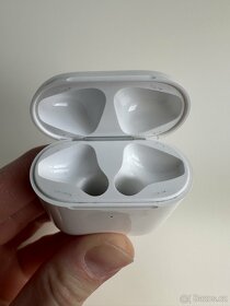 Sluchátka Apple AirPods, bezdrátové nabíjení (2019) - 16