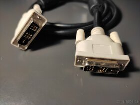 Různé typy kabelů USB A, USB C, DP, HDMI, VGA, DVI atd.. - 16