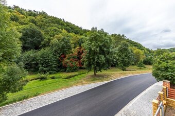 Luxusní byt s terasou, možno jako 2 byty, výjimečné prostřed - 16