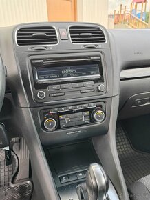 VW Golf 6 Combi 2.0 TDi 103kw,DSG,SERVISKA,2xklíč,výhřevy - 16