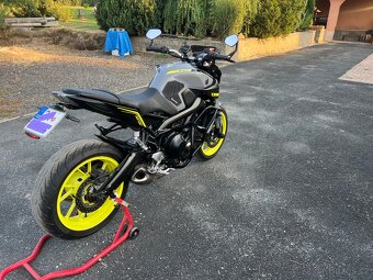 Yamaha mt09 - 16