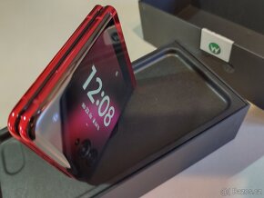 Motorola RAZR 40 Ultra RED/Viva Magneta jako nový - 16