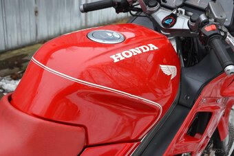 Honda VFR 750F RC24 - 16