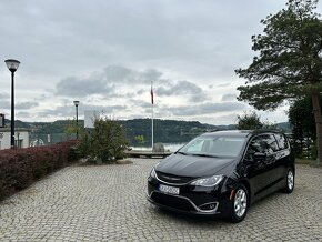 Chrysler pacifica 2017 - 16