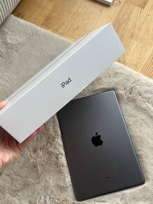 IPad 7. Generace 32 GB Space Gray - 16