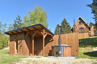 Chaty na Rybárně, prodej chaty č.5, sauna, kaď, bazén - 16