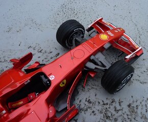 F1 FERRARI F2007 TEST SCHUMACHER HOTWHEELS ELITE 1:18 - 16