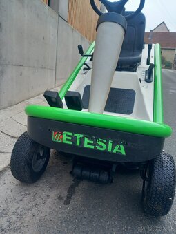 Prodám zahradní traktor Etesia Bahia 14Hp Hydro - 16