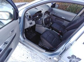 MAZDA 2  BENZIN 1,4i  RV 2004 ZA 25000 KČ - 17