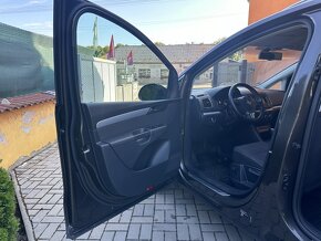 VW Sharan 2.0 TDi 103kW 7 míst - 17