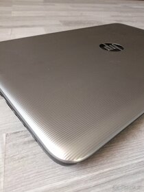 HP 15, AMD Quad 2,4GHz, 8GB, Radeon R8 4GB - 17