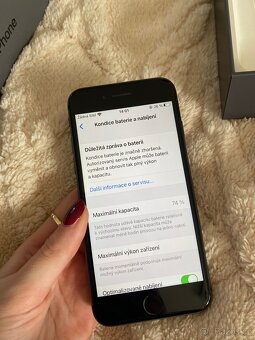 iPhone 8 64 gb černý - 17