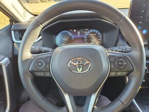 roční TOYOTA RAV4 2,5 l HYBRID 4x4 - odpočet DPH - 17