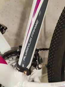 CTM Charisma 3.0 dámské horské kolo vidlice RockShox vzduch. - 17