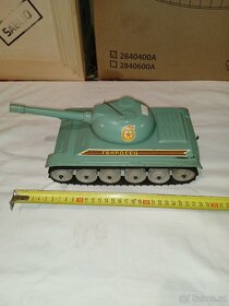 Tank kovový - velký na baterky zn. viditelná na fotu - RETRO - 17