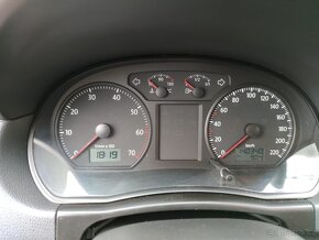 VW Polo 2007, 1.2 44kw, najeto 140.000km - 17