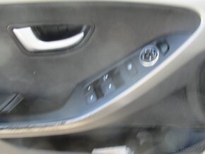 HYUNDAI i30 1,6i CVVT Trikolor odp. DPH, CZauto 2015 - 17