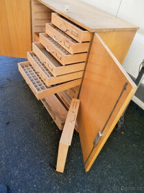 Skříňka dřevěná nízká se zásuvkami RETRO za 500 kč - 17