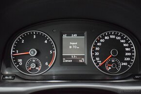 Volkswagen Touran 1,6 TDI,Highline,NAVI,serviska - 17