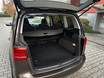 Volkswagen Touran 1.6 TDi Highline DSG Bi-Xenony Panorama - 17