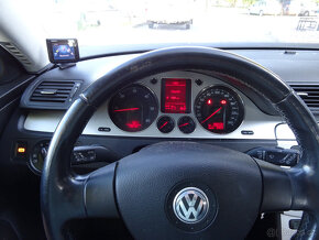 Volkswagen Passat kombi 2,0 TDi - 17