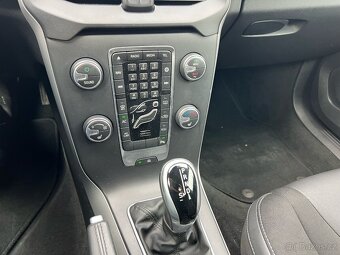 Volvo V40 Momentum 2,0d 110kW Automat - 17