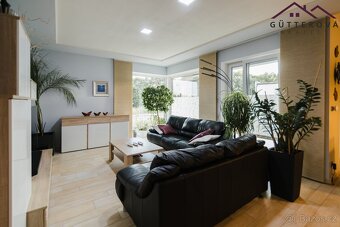 Elegantní rodinný dům s garáží a pozemkem 1.261 m2 v Městě T - 17