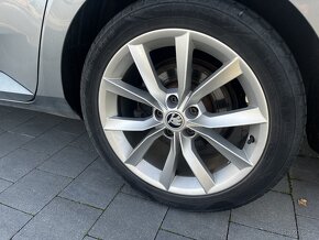 Škoda Superb 3 2.0TDI 110kW, STYLE Černá Alcantara-kůže - 17