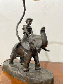 Krasna Figuralni lampa Chlapec na slonovi - 17