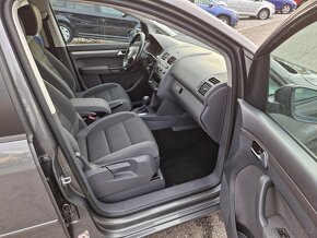 Volkswagen Touran 1,6 TDI 77 KW DSG 7Míst - 17