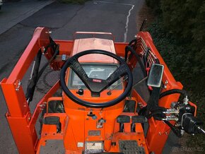 Japonský malotraktor Kubota B-40 s čelním nakladačem - 17