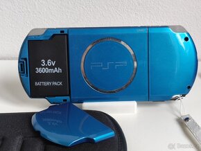 PSP 3000 Vibrant Blue + 39 her + 64GB + hack a příslušenství - 17