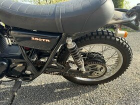 Kawasaki TR 250 - 17