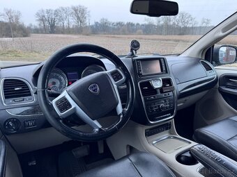 Lancia Voyager 3,6 DVD Gold RT Nový model 2012 - 17