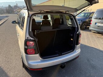 ► VW TOURAN 1,6 MPI FREESTYLE - 7 MÍST, PARKO.SENZORY, NAVI◄ - 17