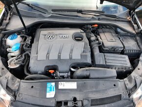 VW Golf VI Variant1.6 TDI,77KW. Rok 03/2011 - 17