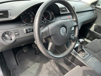 Volkswagen Passat 1.6 FSi 85 kW rok 2007 - dvě sady kol - 17