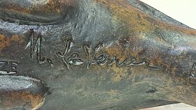 Starožitná patinovaná autorská bronzová plastika - signováno - 18