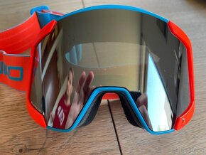 Prodám lyžařskou závodní přilbu Rossignol 2024 vel. S - 18