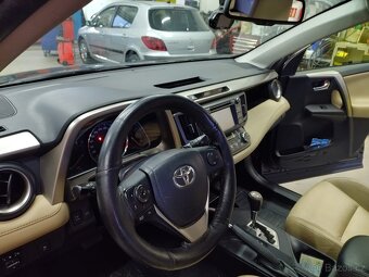 Toyota RAV4 2.2 D-CAT, 4x4, odpočet DPH, tažné zařízení - 18