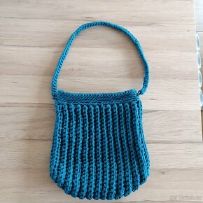 NOVÁ: Kabelka Tote Bag, crossbody, na rameno. Fialová nošená - 18