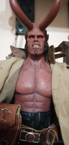 ART TOYS Hellman Hellboy - 18