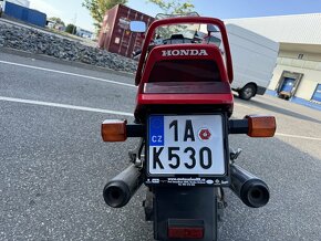 Honda VFR 750F - 18