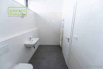 Prodej bytu 3+kk, 89,6m2 s terasou 71,3m2, parkovací stání v - 18